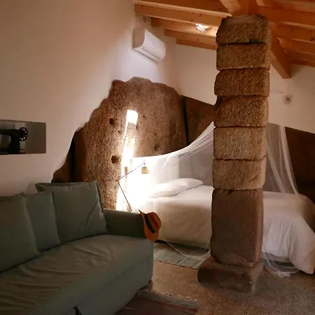 Casa Do Meio Em Quinta De Sao Pedro De Vir-a-corca *