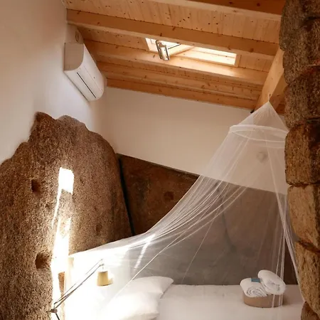 Casa Do Meio Em Quinta De Sao Pedro De Vir-a-corca *