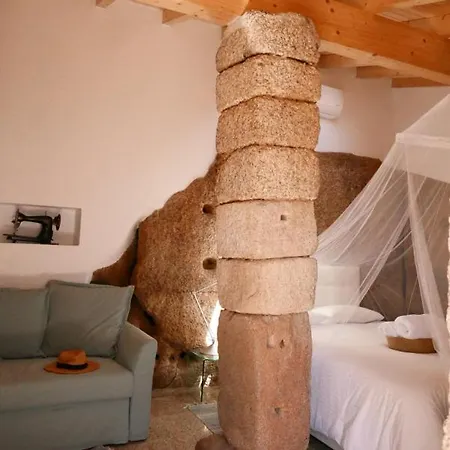 Casa Do Meio Em Quinta De Sao Pedro De Vir-a-corca Monsanto