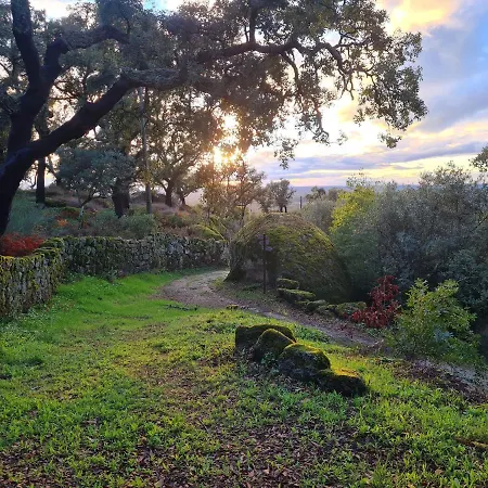 Casa Do Meio Em Quinta De Sao Pedro De Vir-a-corca Casa de Campo *