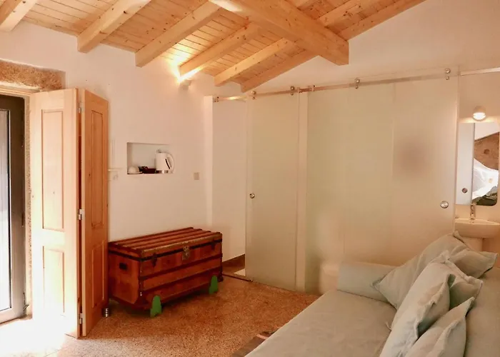 Casa Do Meio Em Quinta De Sao Pedro De Vir-a-corca בית כפרי