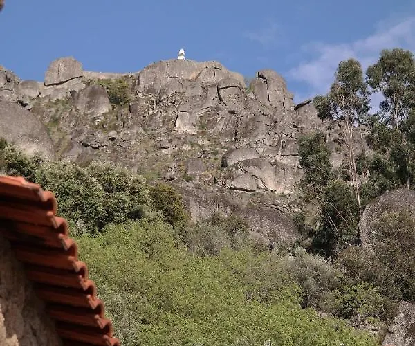 Casa Do Meio Em Quinta De Sao Pedro De Vir-a-corca * מונסנטו