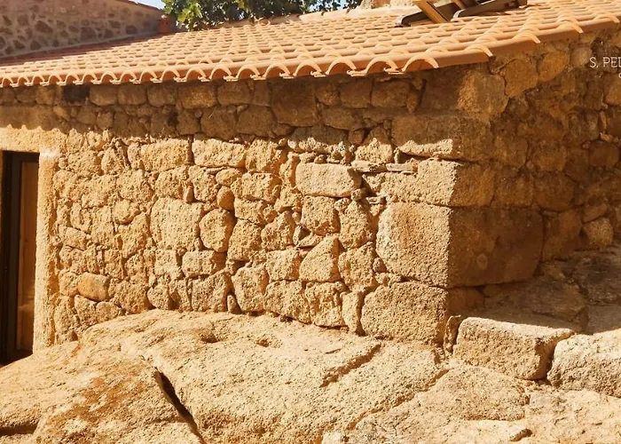 Casa Do Meio Em Quinta De Sao Pedro De Vir-a-corca * מונסנטו