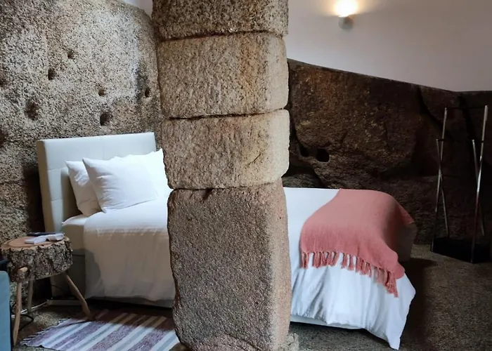 Casa Do Meio Em Quinta De Sao Pedro De Vir-a-corca *